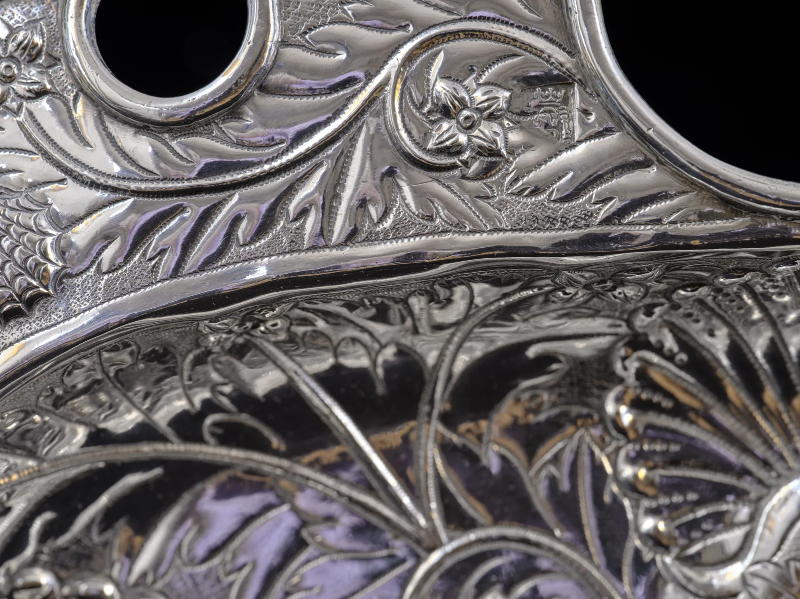 “CHAROLA” PLATTER, Unidentified artist, Mexico, 1673-1687