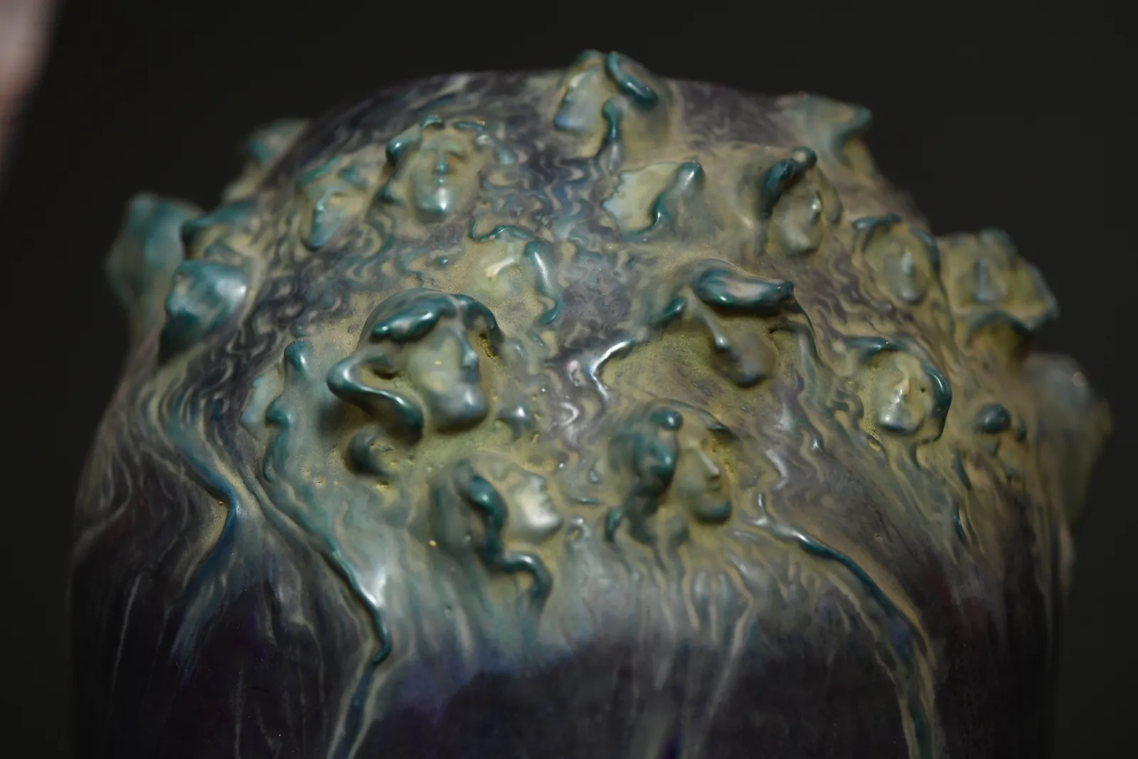 Amphora, Women in the Storm,  1898