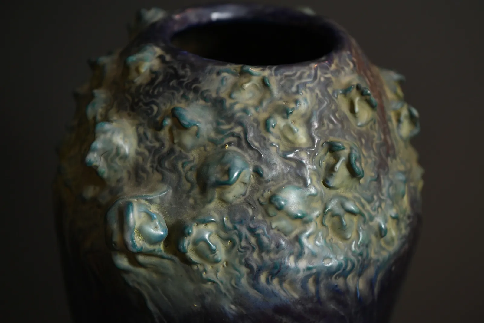 Amphora, Women in the Storm,  1898