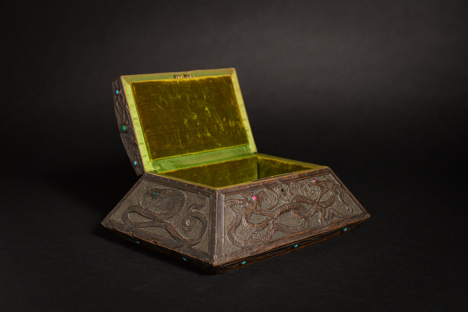 Alfred Daguet, Cold Creatures Box,  c. 1900