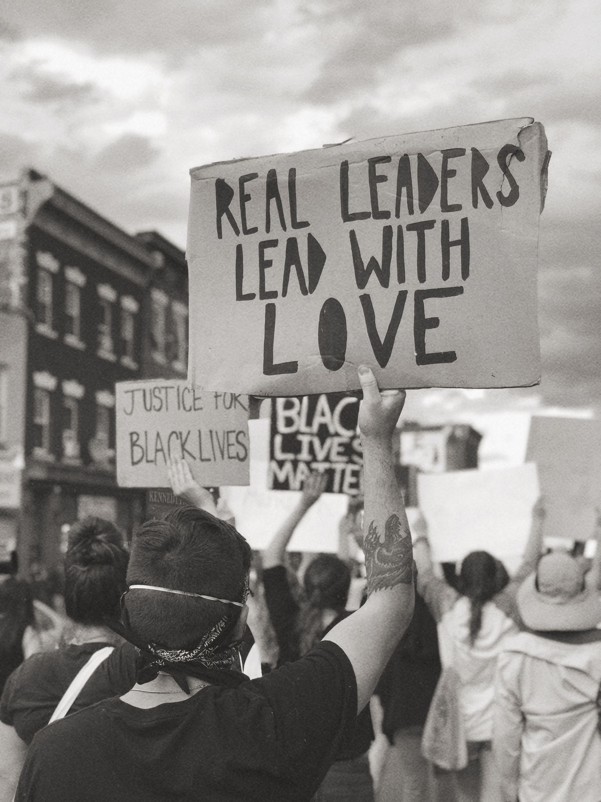 Erica Fkiaras's sign advocating for Black Lives Matter based on Heart Talk by @cleowade. Credit: @ericafkiaras