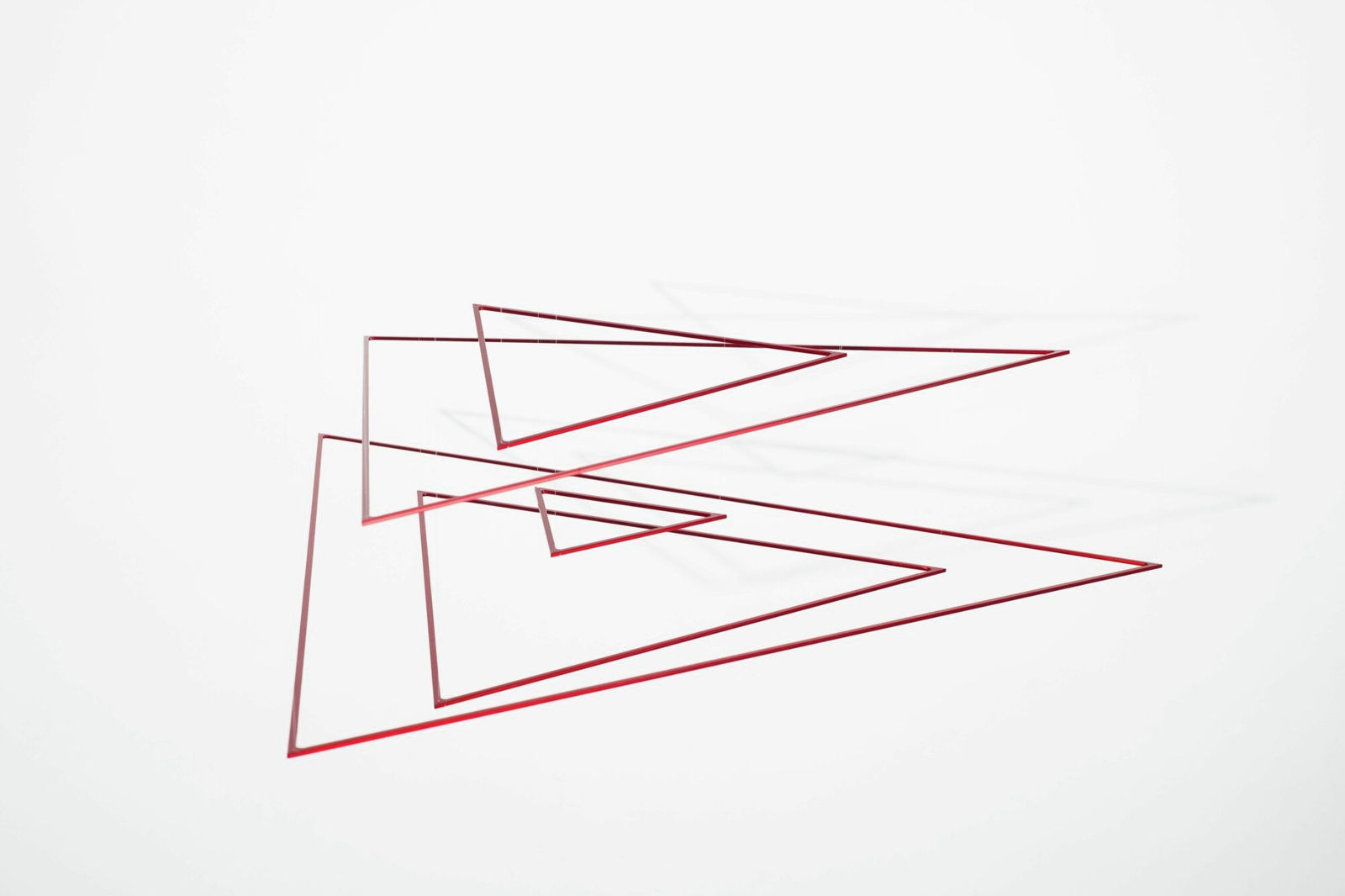 Elias Crespin, Trianguconcéntricos Alu Rouge 50 2/3 , 2021