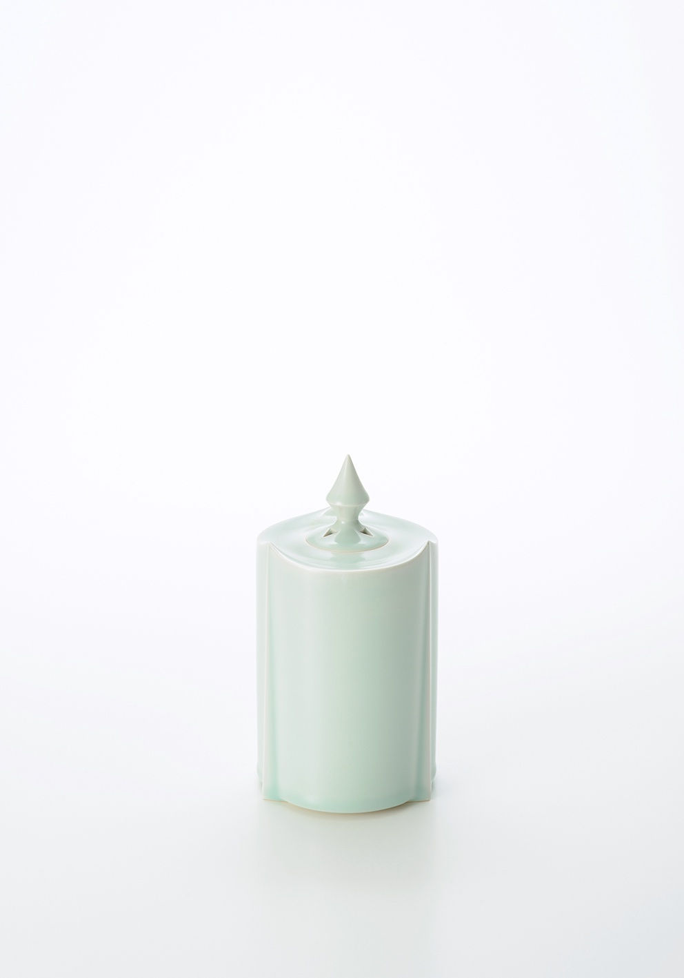 深見 陶治, 香炉「尖」