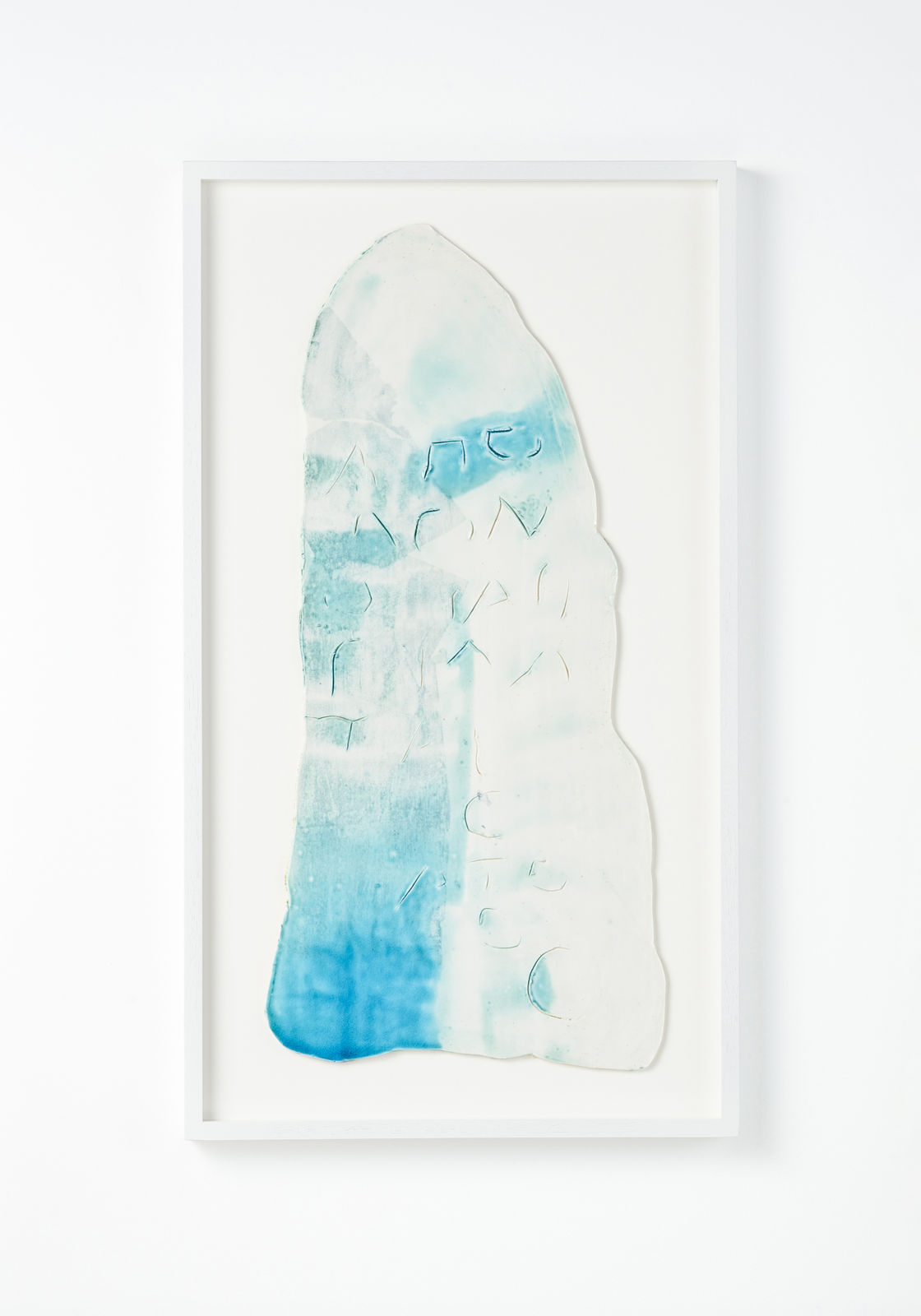 湊 茉莉/ Mari Minato エトルリア文化シリーズ c-IV/ Etruscans Series c-IV 2022, 信楽透土、釉薬、銀箔、錫箔/ Ceramic, glaze, silver leaf and tin foil, H0.5 × W34 × D69 cm