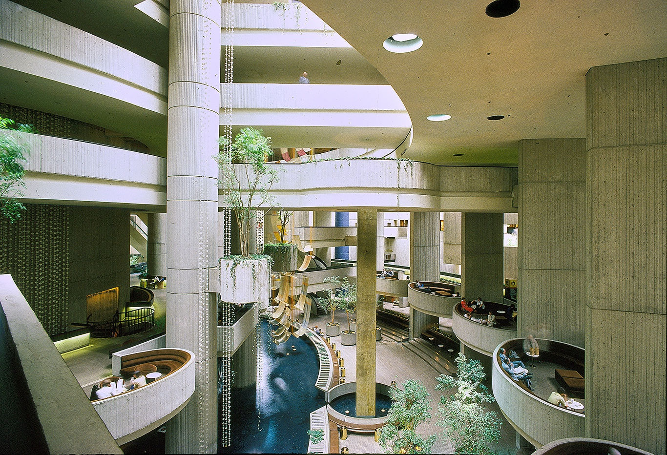 ARCHITECTURE USA 1980, Reneaissance Center - Detroit, 1977