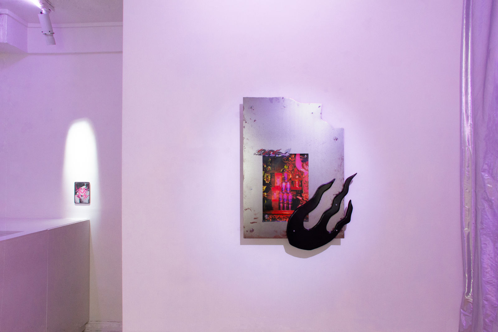 Exhibition view, Prune Phi, Otherworld Communication. Photo by @shaebvh courtesy 15 Beautreillis