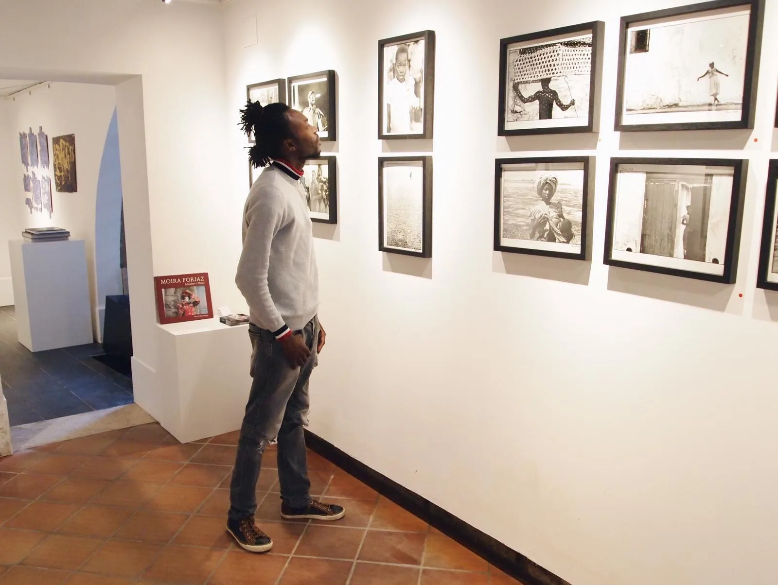 akka project, african art, continent, dubai, venice, residency program, artist in residence, venezia, rodrigo mabunda, mozambique