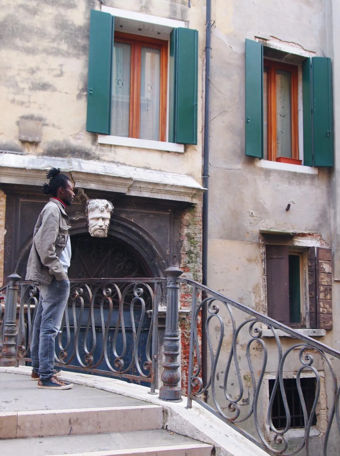 akka project, african art, continent, dubai, venice, residency program, artist in residence, venezia, rodrigo mabunda, mozambique