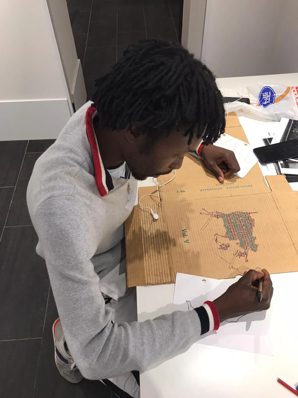 akka project, african art, continent, dubai, venice, residency program, artist in residence, venezia, rodrigo mabunda, mozambique