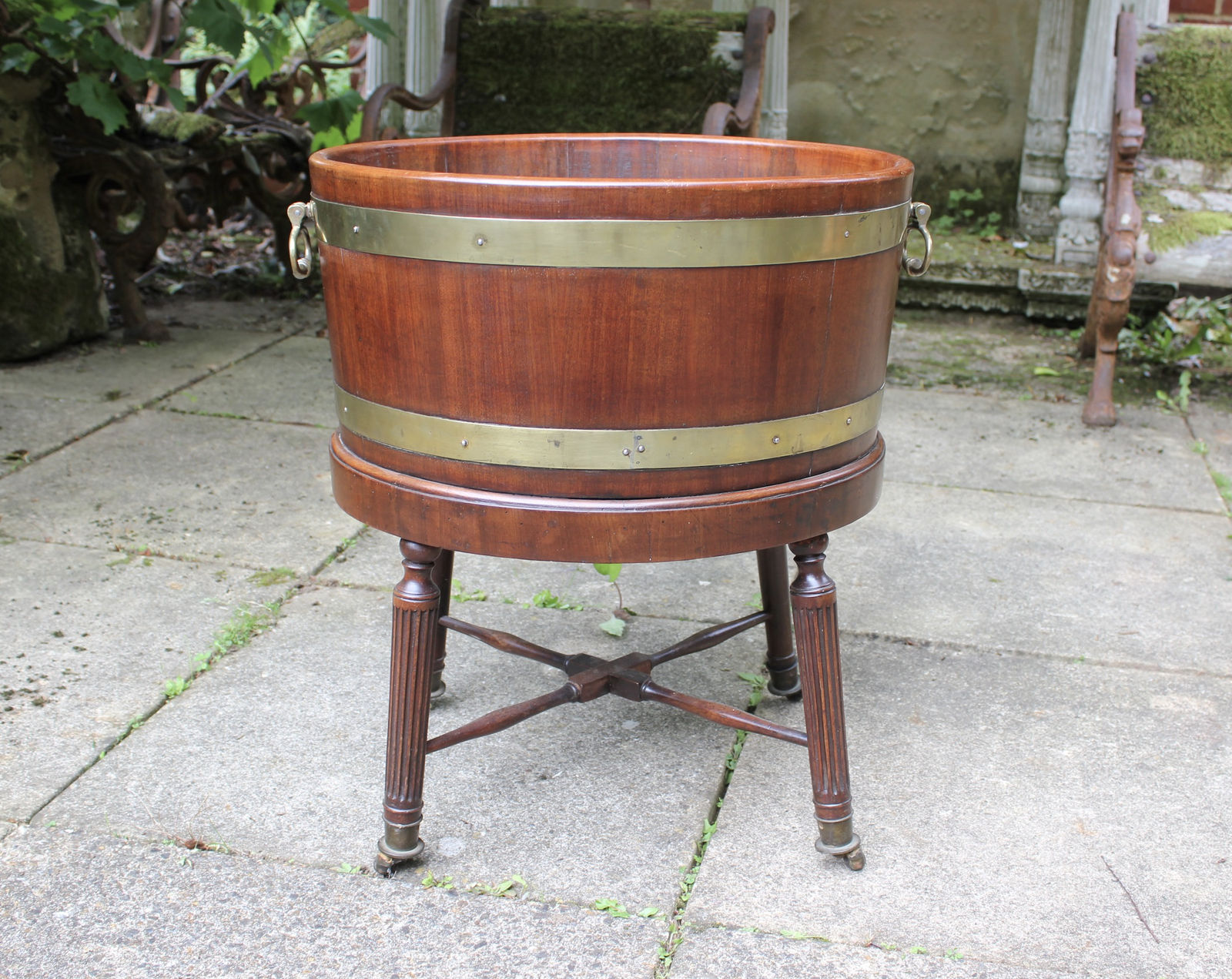 !8th century English mahogany wine cooler, Circa 1780