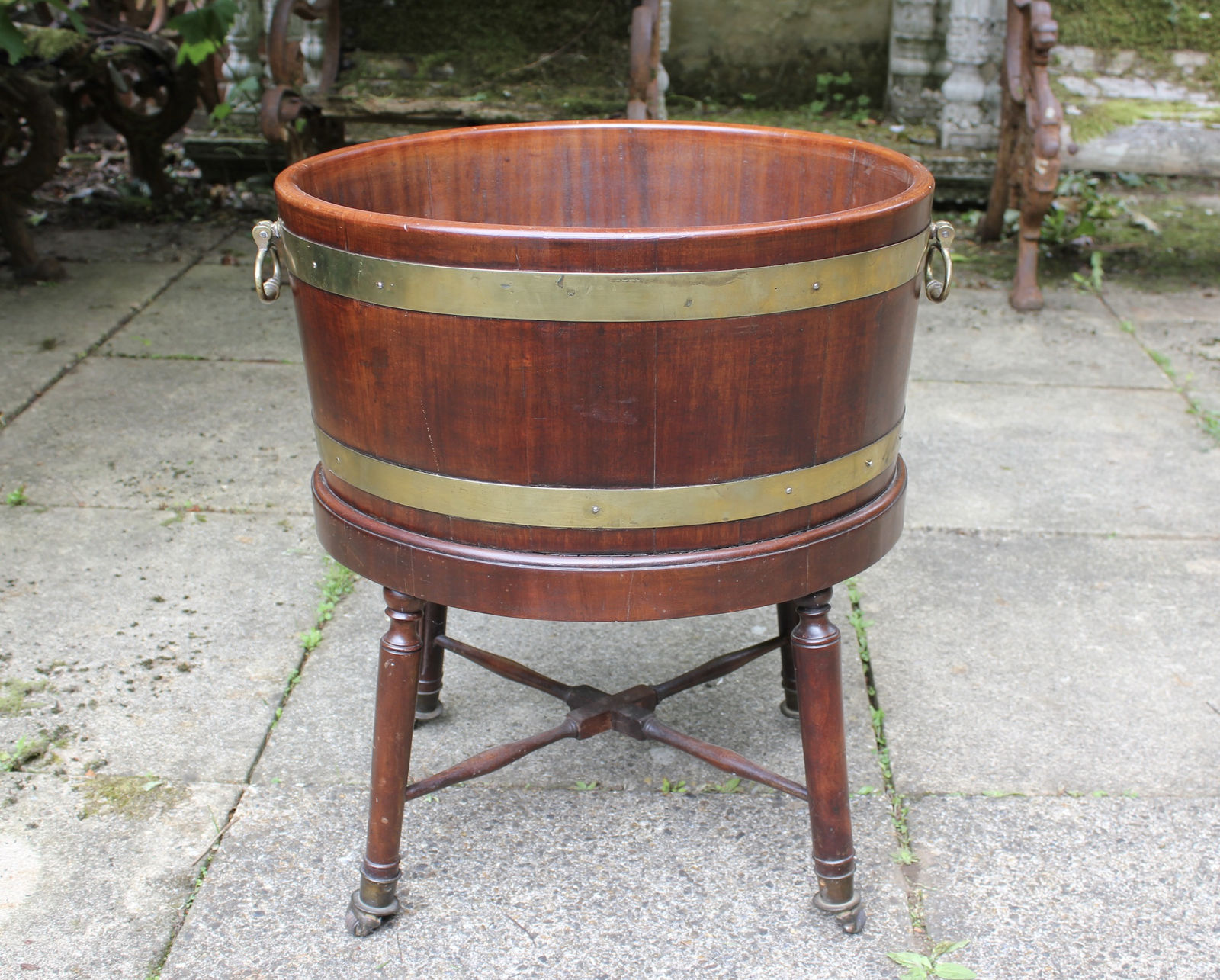 !8th century English mahogany wine cooler, Circa 1780