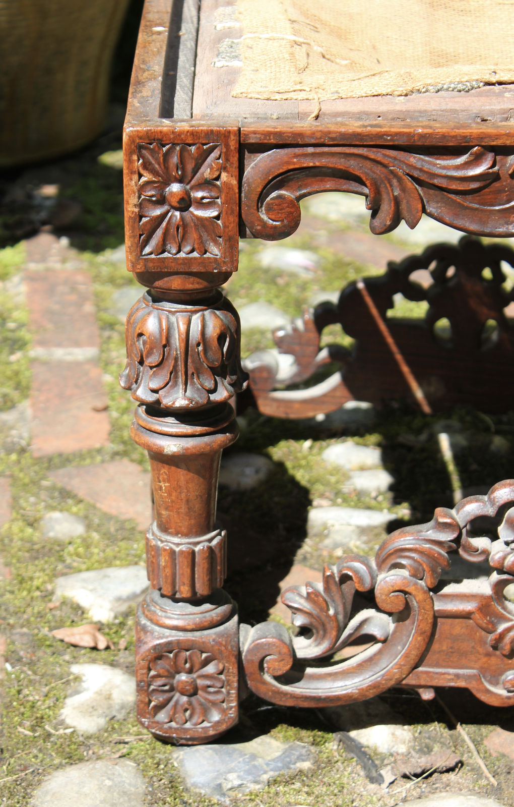 Baroque Batavian teak stool, Circa 1800