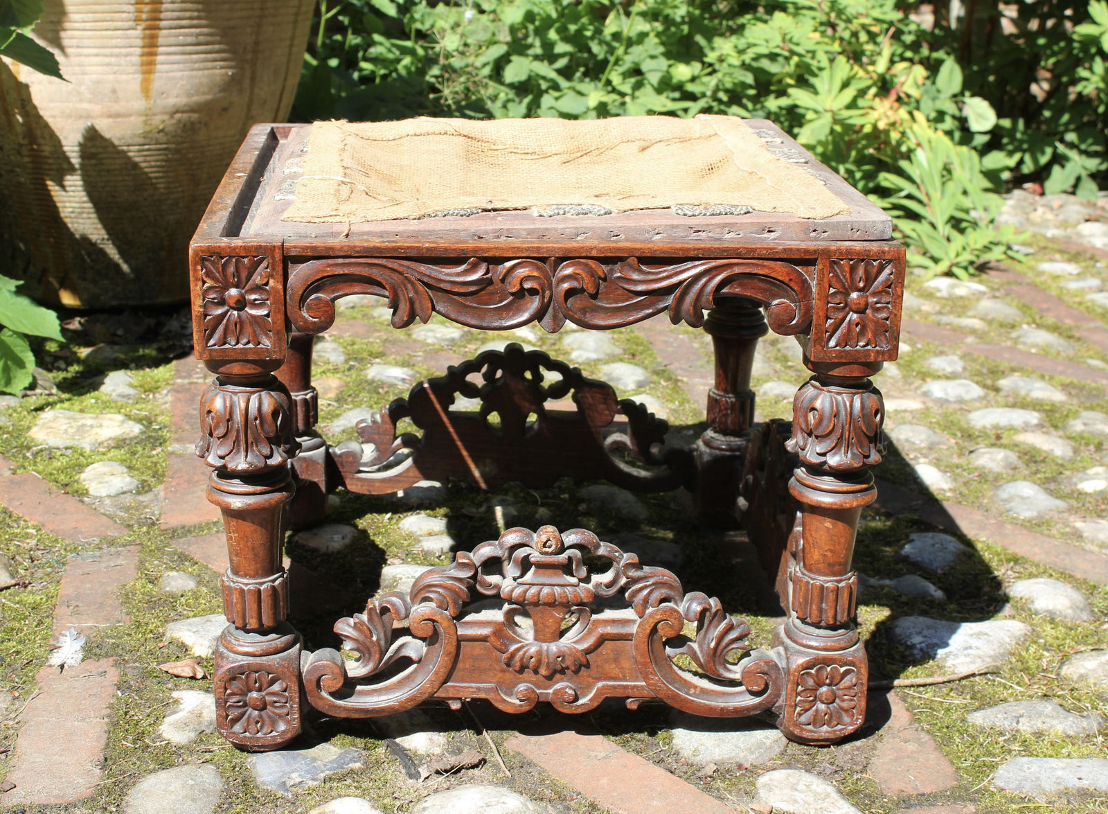 Baroque Batavian teak stool, Circa 1800