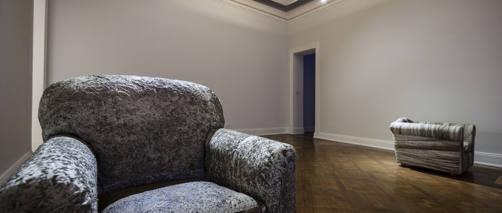 Installation view, Teresa Margolles, La carne muerta nunca se abriga, Museo de la Solidaridad Salvador Allende (MSSA), Santiago de Chile, Chile, 2019-2020