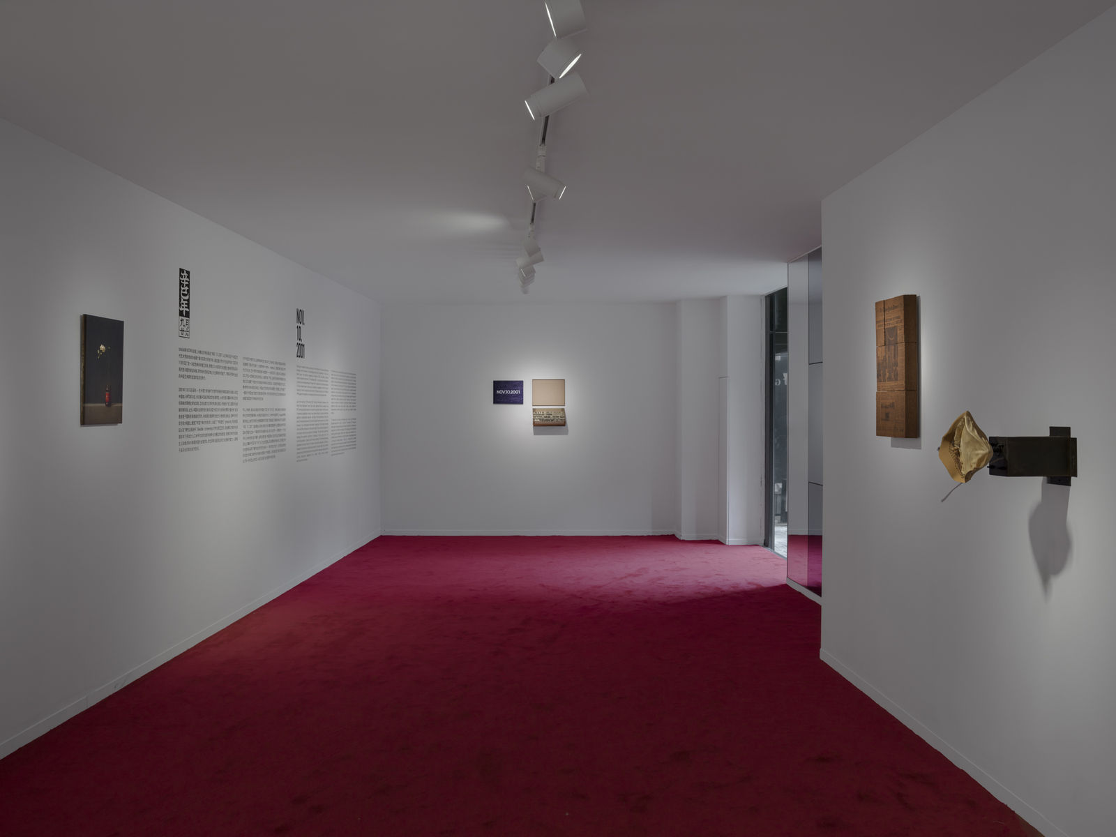 “NOV. 10, 2001”展览现场，2025年，totalab + ZiWU 誌屋，上海