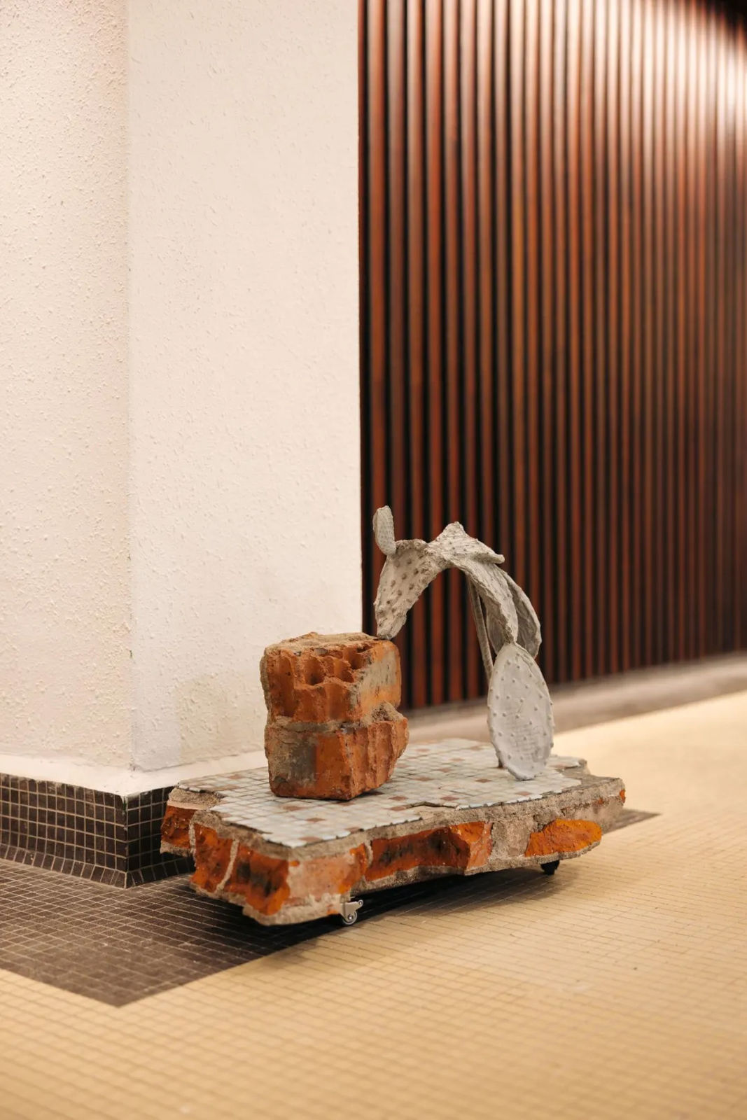 Silent Inhabitation 无声的栖居, Zhang Ruyi 张如怡, 2023. Metal pallet on wheels, construction debris, concrete, mosaics 带轮金属托架、碎石、混凝土、马赛克. 18 × 14 ×...