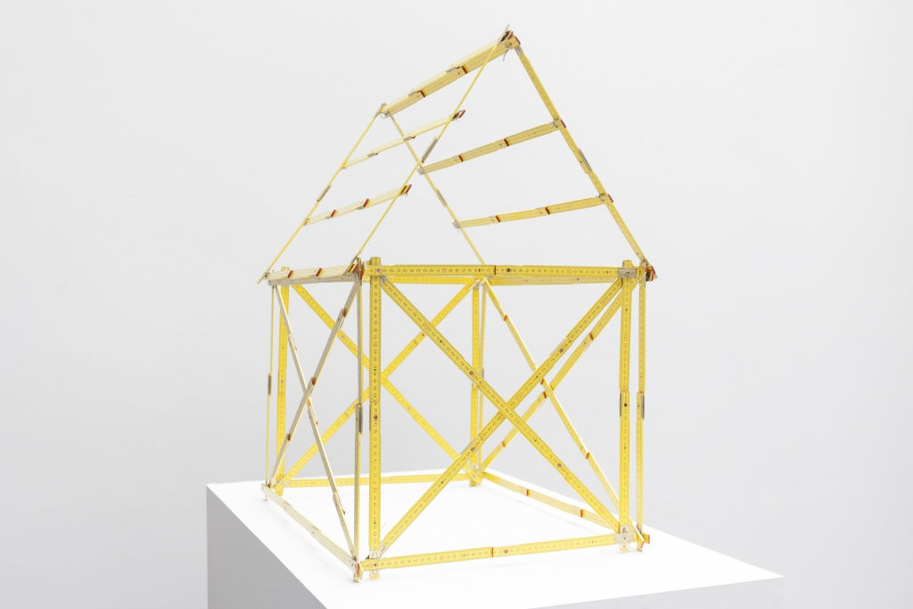 Hans-Peter Feldmann, House of measure sticks