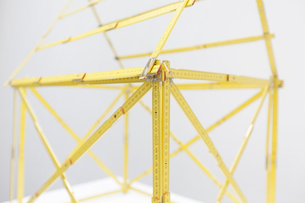 Hans-Peter Feldmann, House of measure sticks