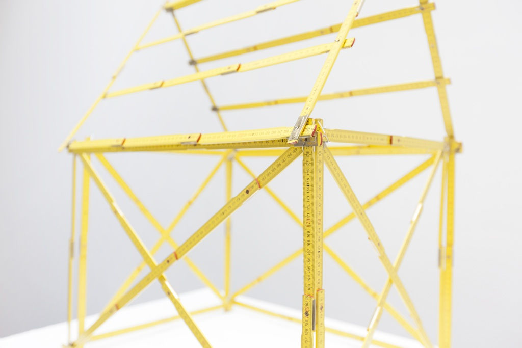 Hans-Peter Feldmann, House of measure sticks