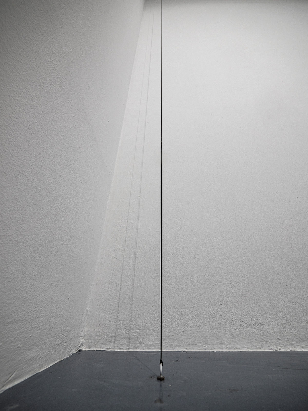 Robert Barry, Wire Sculpture, wall to wall / ceiling to floor, 1968