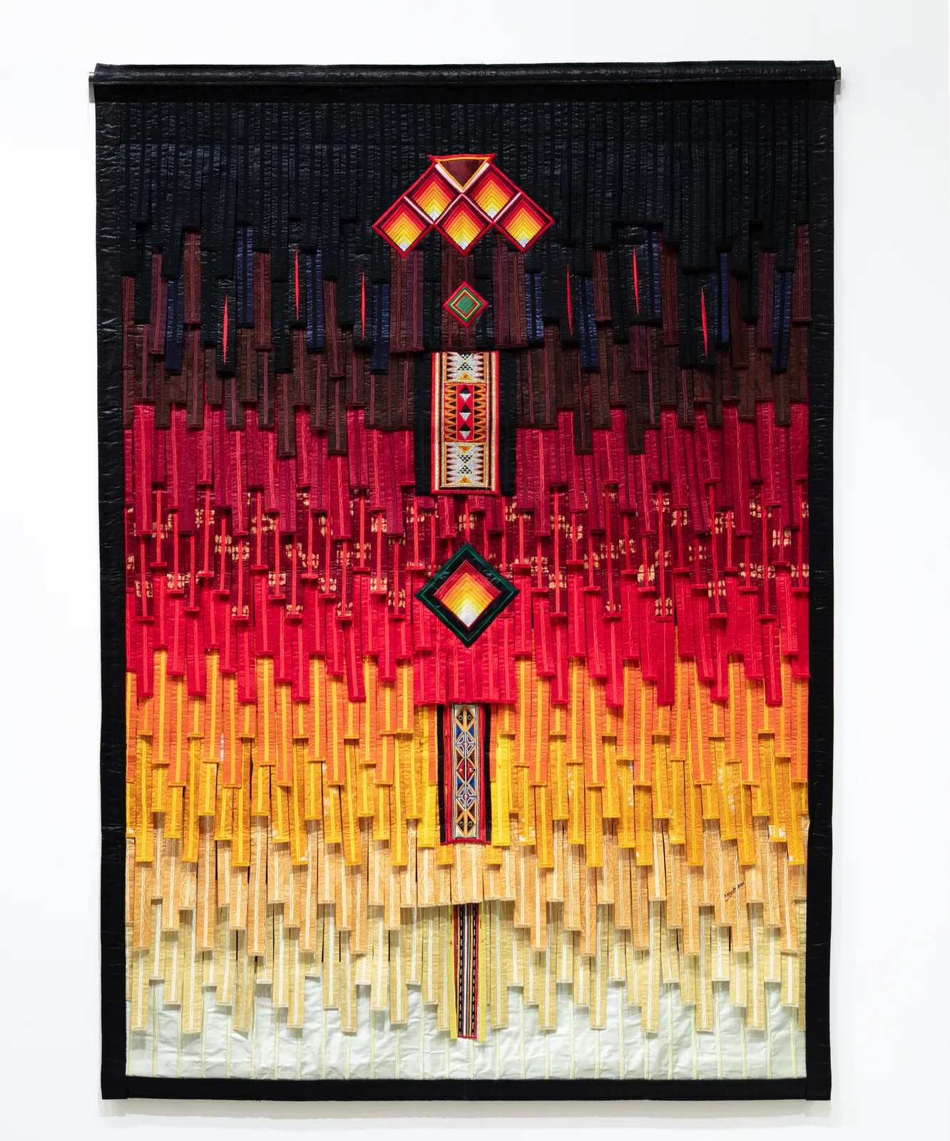 Abdoulaye Konaté, Motif Touareg/Arabie/Cameroun sur fond ocre 3, 2025