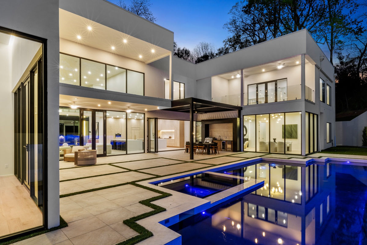Exterior of a luxury modern home in Atlanta, GA.