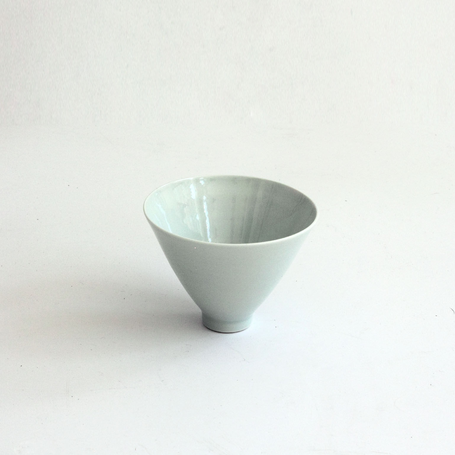 Robyn Hardyman, RH15 dish in celadon