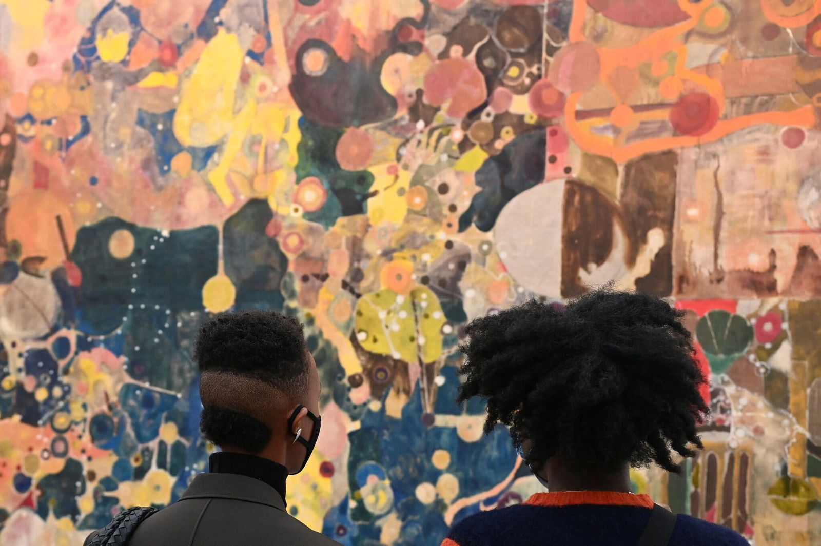 Visitors to the Frieze London fair looking at “California” by Justin Caguiat, on Thursday.Credit...Toby Melville/Reuters