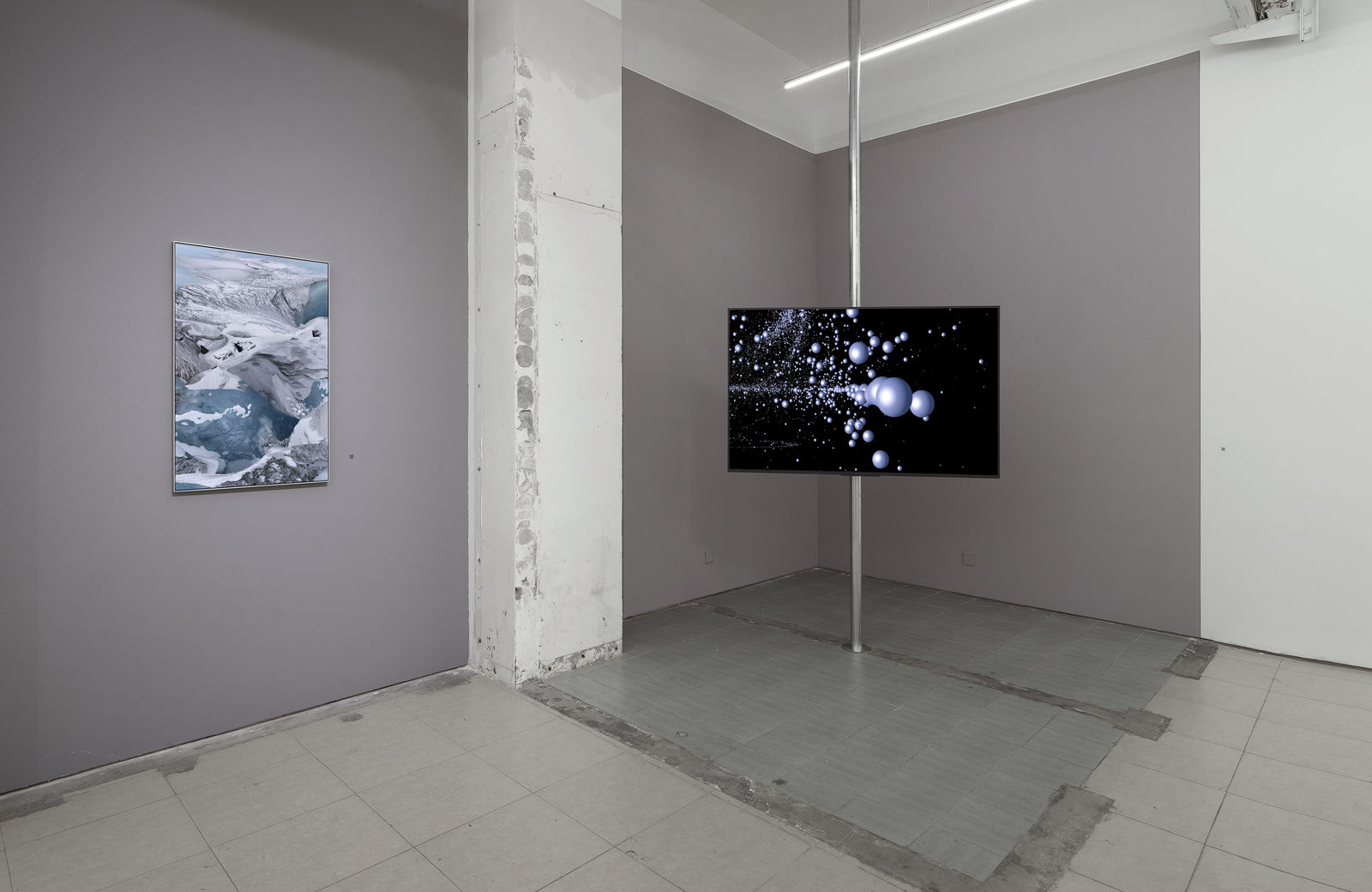 Michael Najjar, &lsquo;OUTER SPACE&rsquo;, 2019, exhibition view. Courtesy: the artist and BANK 迈克尔&middot;耐贾尔2019年个展&ldquo;外层空间&rdquo;现场图，图片来源于艺术家及BANK