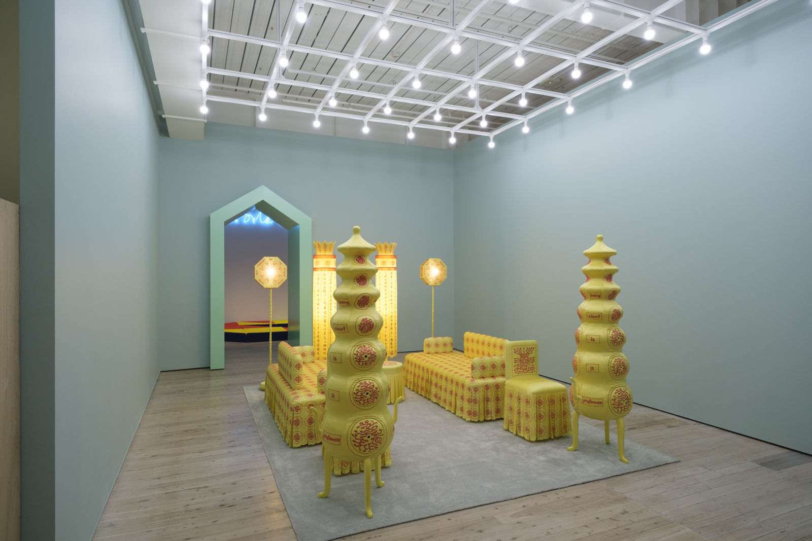 韩笃一，《心伺令》，2021-23。澳大利亚白兔美术馆展览现场。拍摄：David Roche，图片致谢白兔美术馆。 Duyi Han, Ordinance of the Subconscious Treatment (2021-23), Installation view at the White Rabbit Gallery, Australia. Photography by David Roche. Image courtesy of the White Rabbit Gallery.