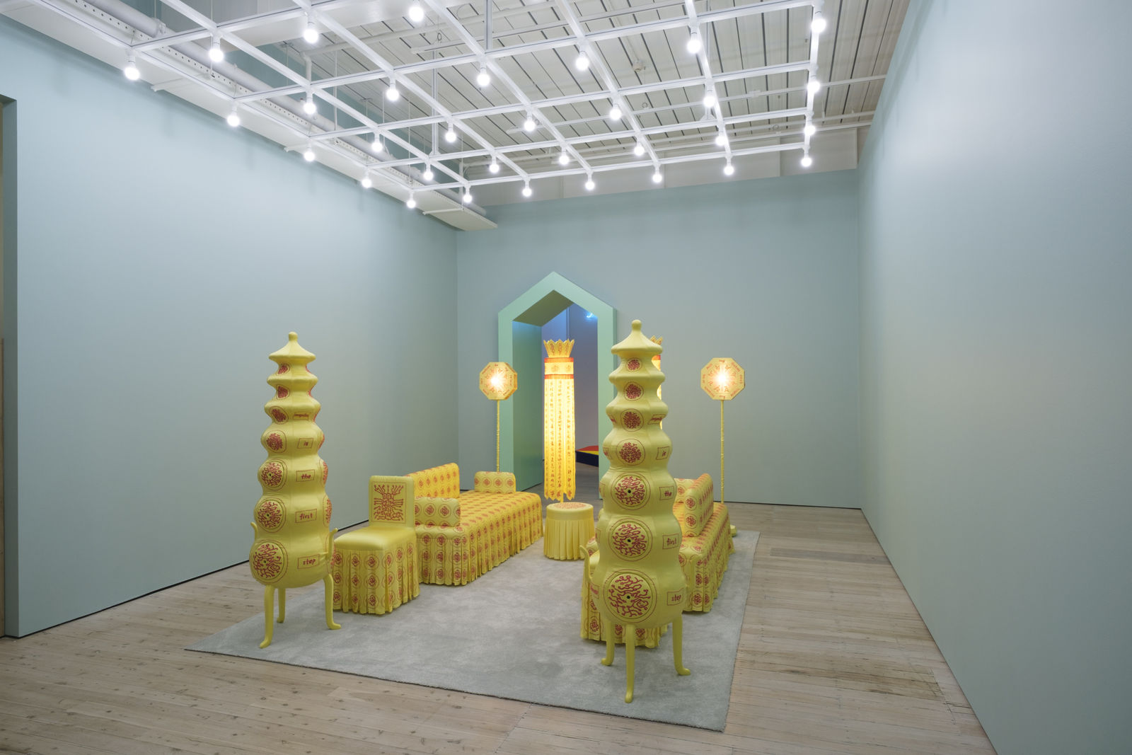 韩笃一，《心伺令》，2021-23。澳大利亚白兔美术馆展览现场。拍摄：David Roche，图片致谢白兔美术馆。 Duyi Han, Ordinance of the Subconscious Treatment (2021-23), Installation view at the White Rabbit Gallery, Australia. Photography by David Roche. Image courtesy of the White Rabbit Gallery.