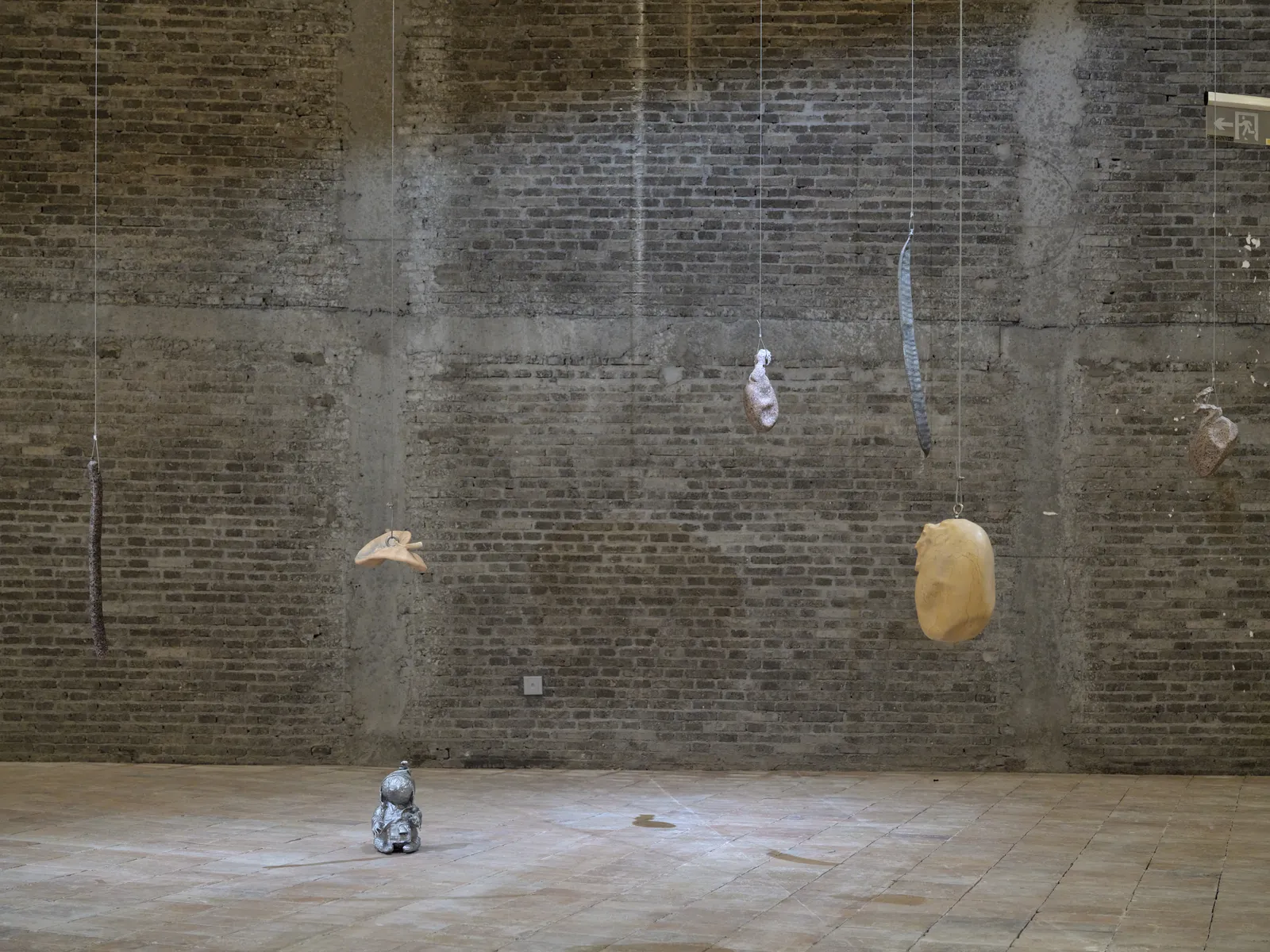 Installation view of Yibei Zhang's commissioned work at UCCA Clay, 2026. Courtesy BANK and the artist. 张移北委任项目于UCCA陶美术馆呈现，2026。图片归属BANK及艺术家。