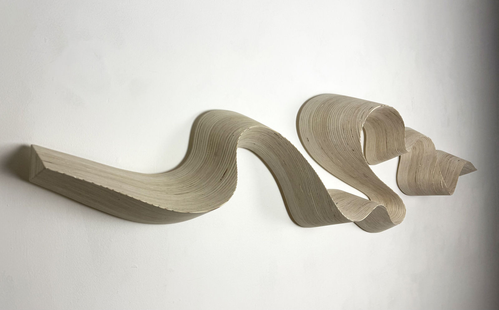 Daniel Mirchev, The Line