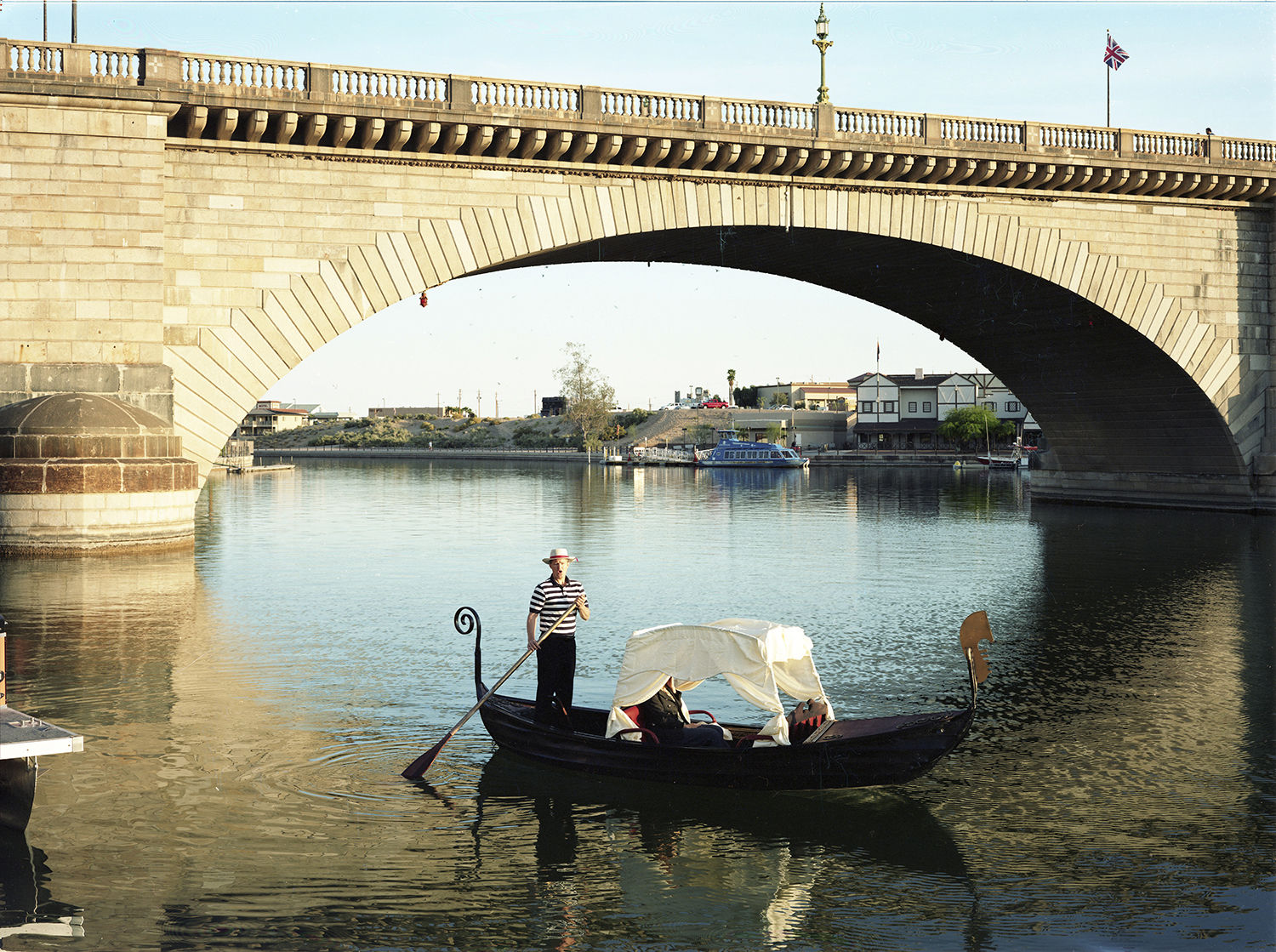 Joel Sternfeld, London Bridge, 2016 (still)