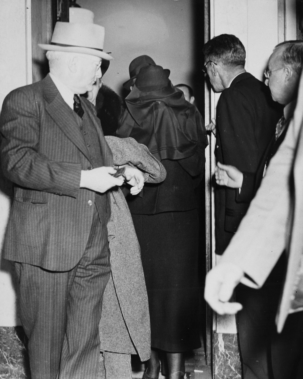 Weegee, Untitled (woman covering face), NYC, 1940 ca.