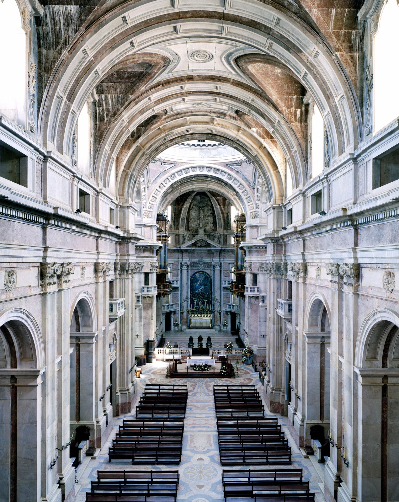 Candida Höfer, Basilica do Palàcio Nacional de Mafra III, 2006