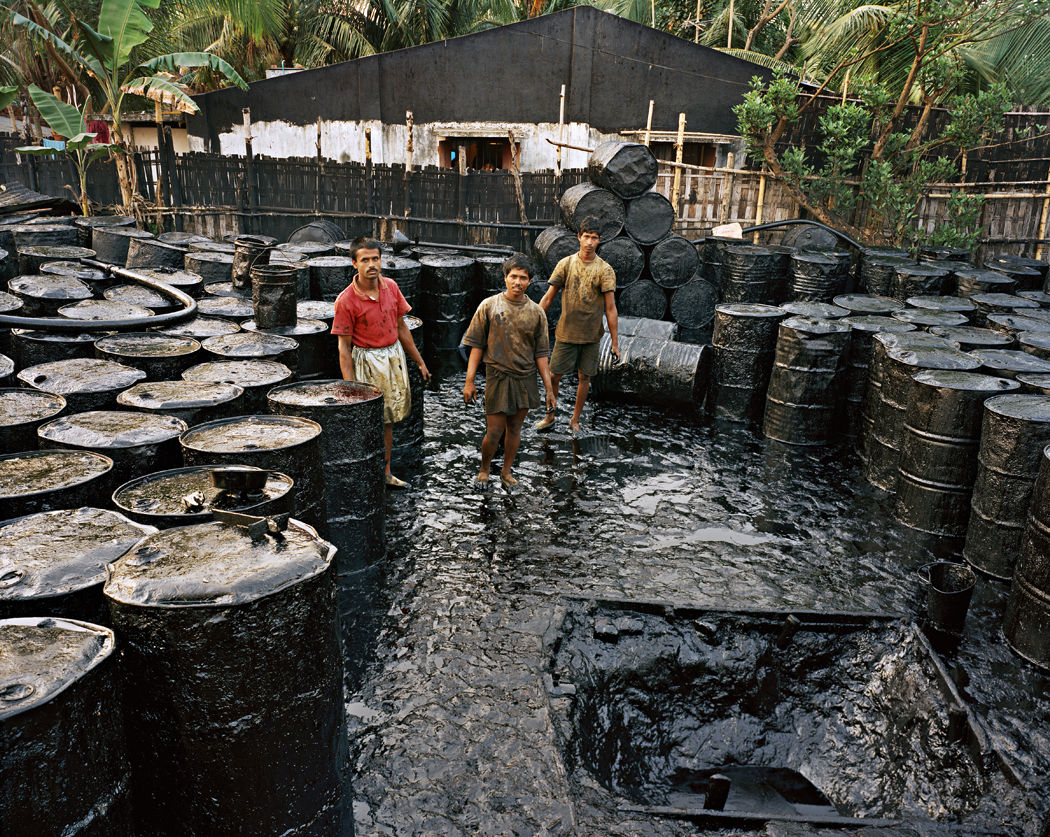 Edward Burtynsky, Recycling #2, Chittagong, Bangladesh, 2001