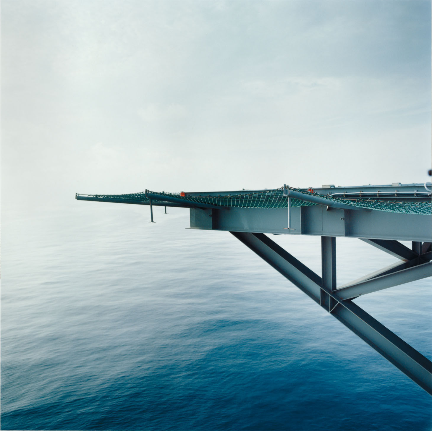 Jane and Louise Wilson, Platform I, Gorilla VI - A Free and Anonymous Monument, 2003