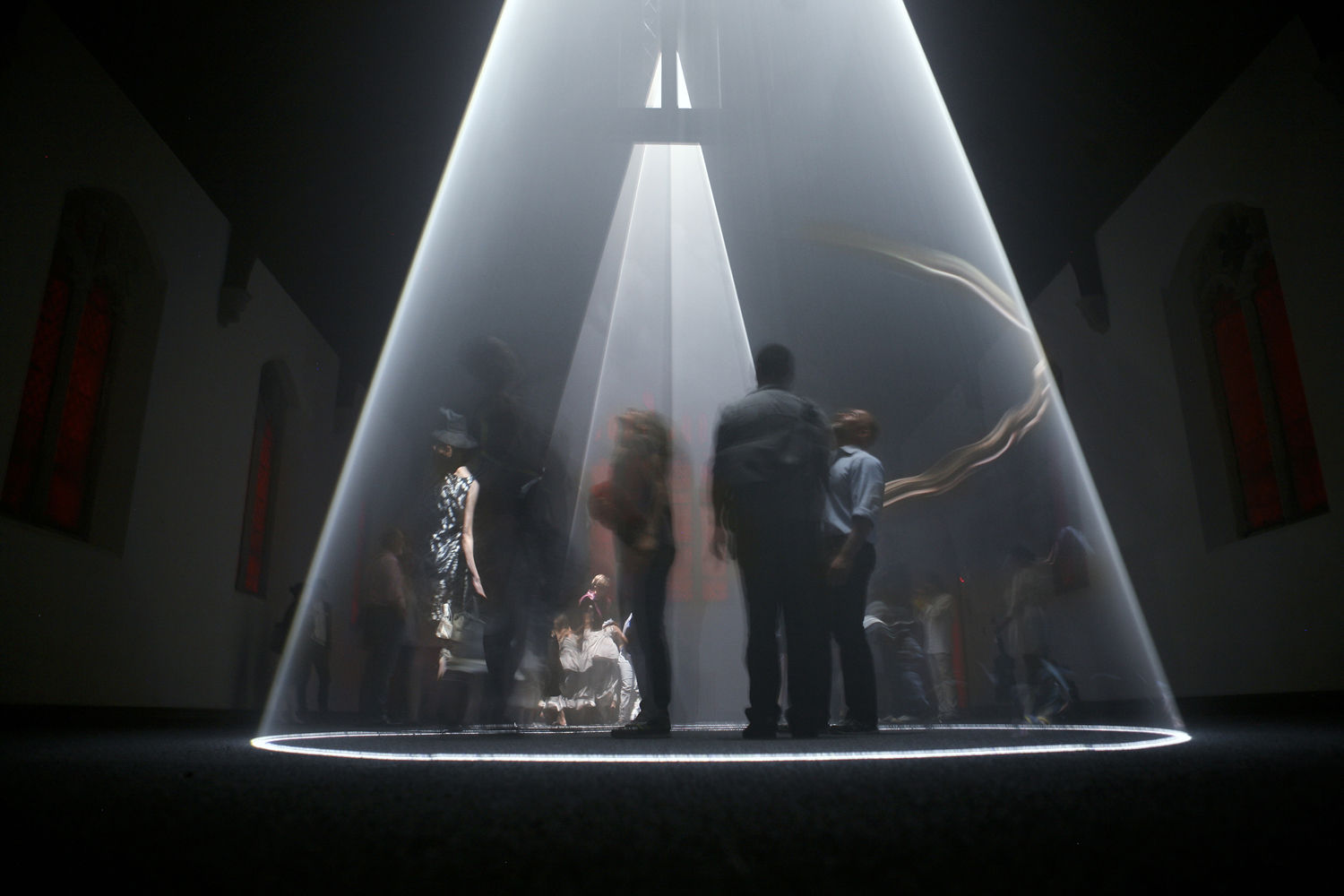 Anthony McCall, Between You and I, 2006