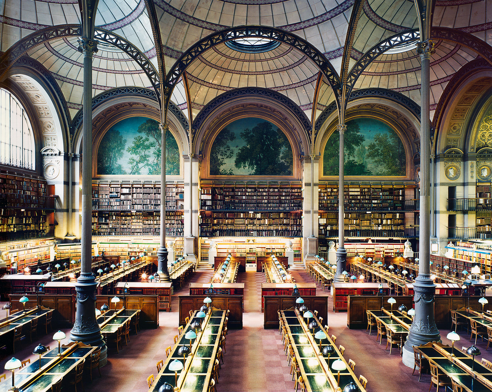 Candida Höfer, Bibliothèque nationale de France, Paris XXIII 1998 © Candida Höfer, VG Bild-Kunst, Bonn 2024