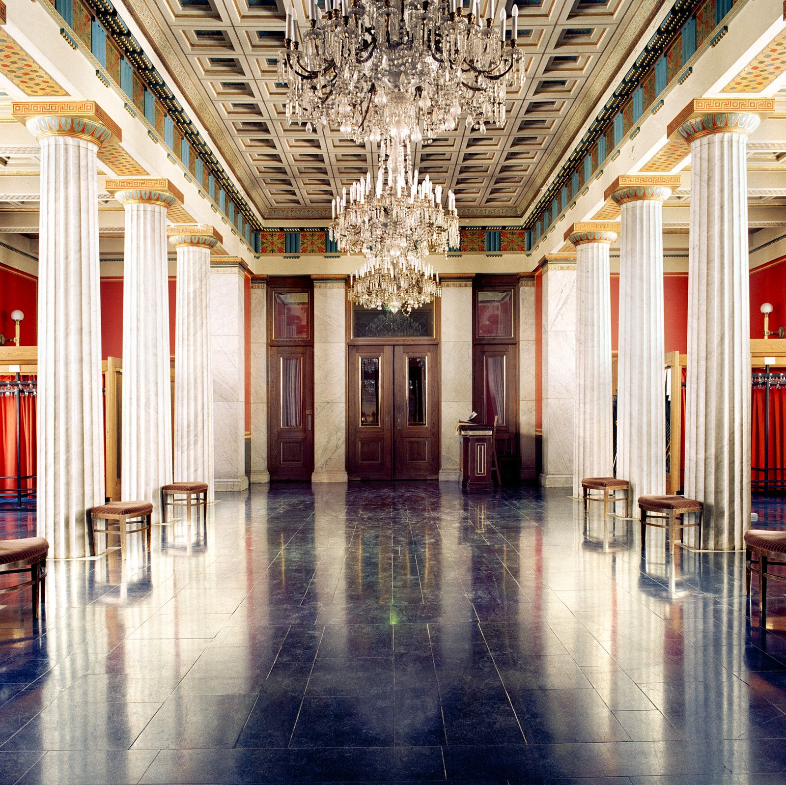 Candida Höfer, Universität Oslo VI 2000 © Candida Höfer, VG Bild-Kunst, Bonn 2025