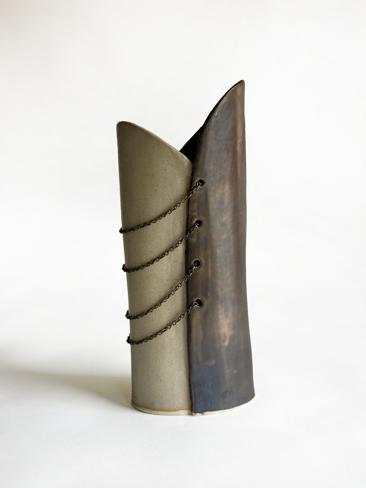 Hillary Cumberworth, Encircled, 2026