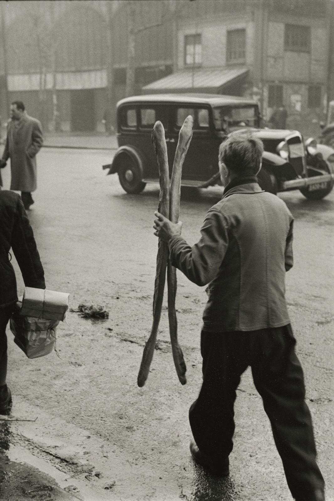 Marc Riboud, Two Baguettes, Paris, 1953