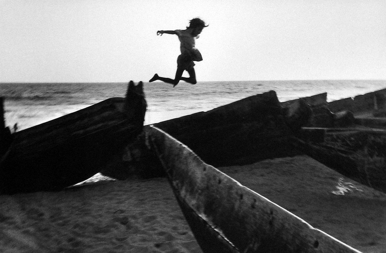 Martine Franck, The Beach at Puri, Orissa, India, 1980