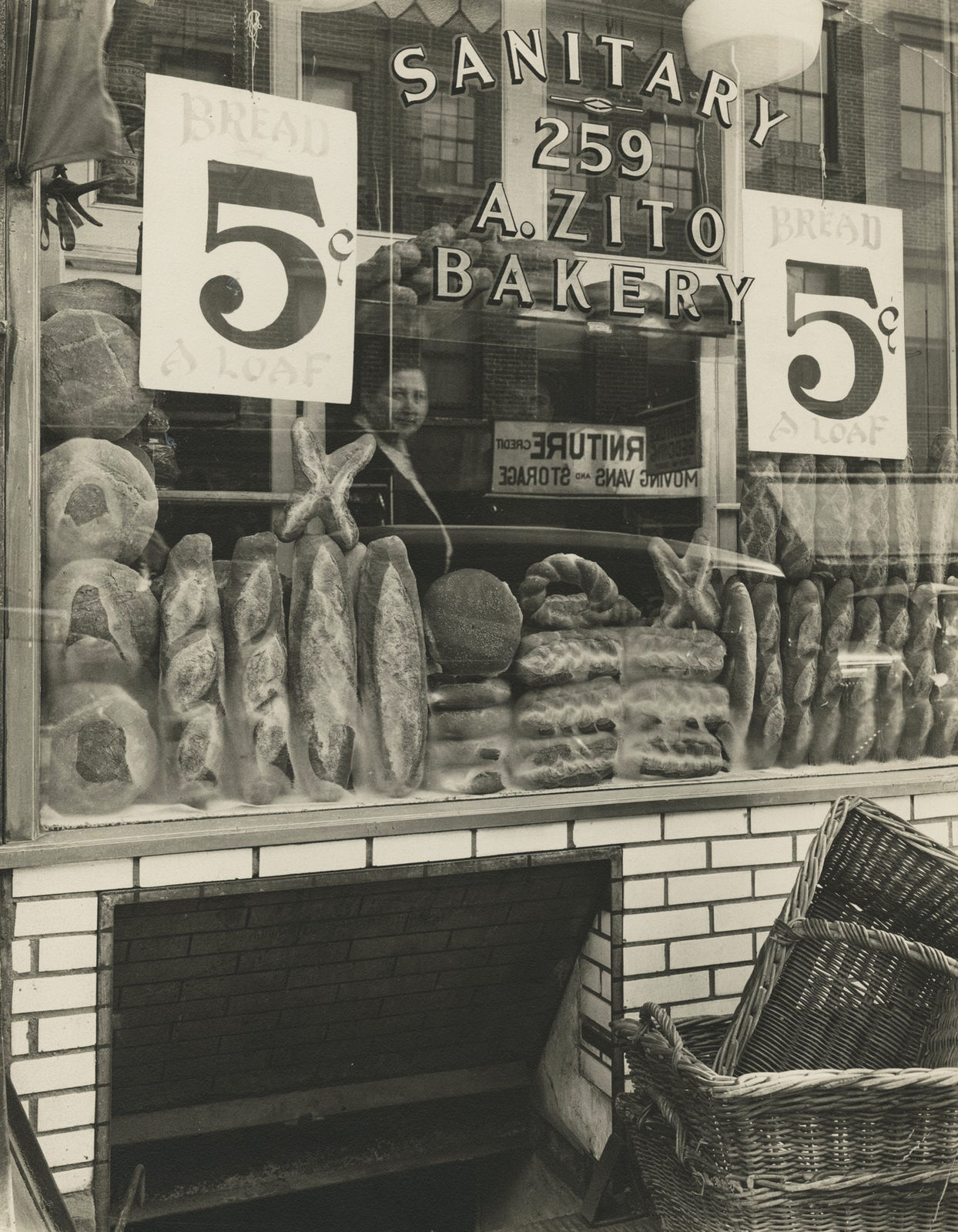 Berenice Abbott, Bread Store, 259 Bleecker Street, Manhattan, 1937