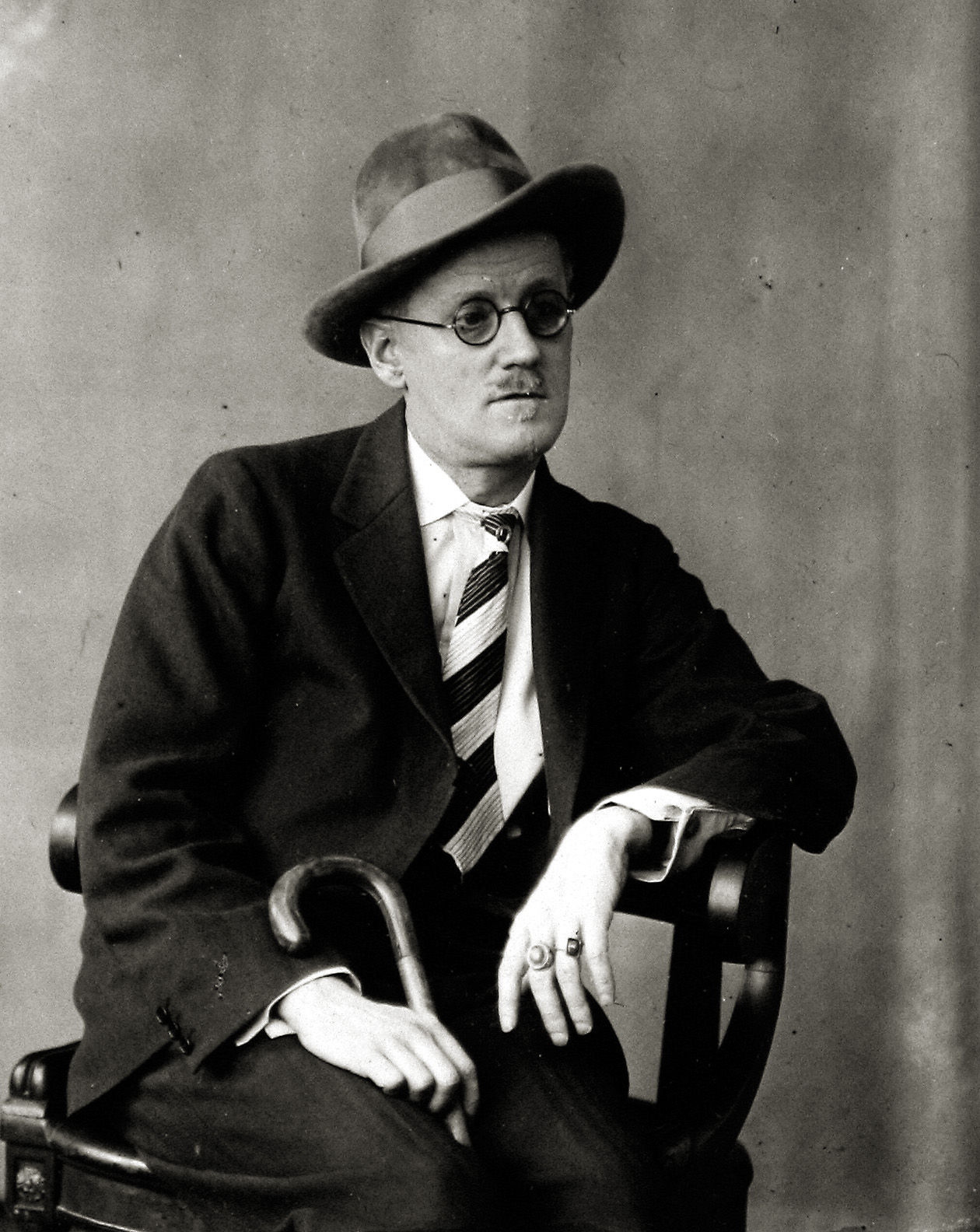 Berenice Abbott, James Joyce, 1928