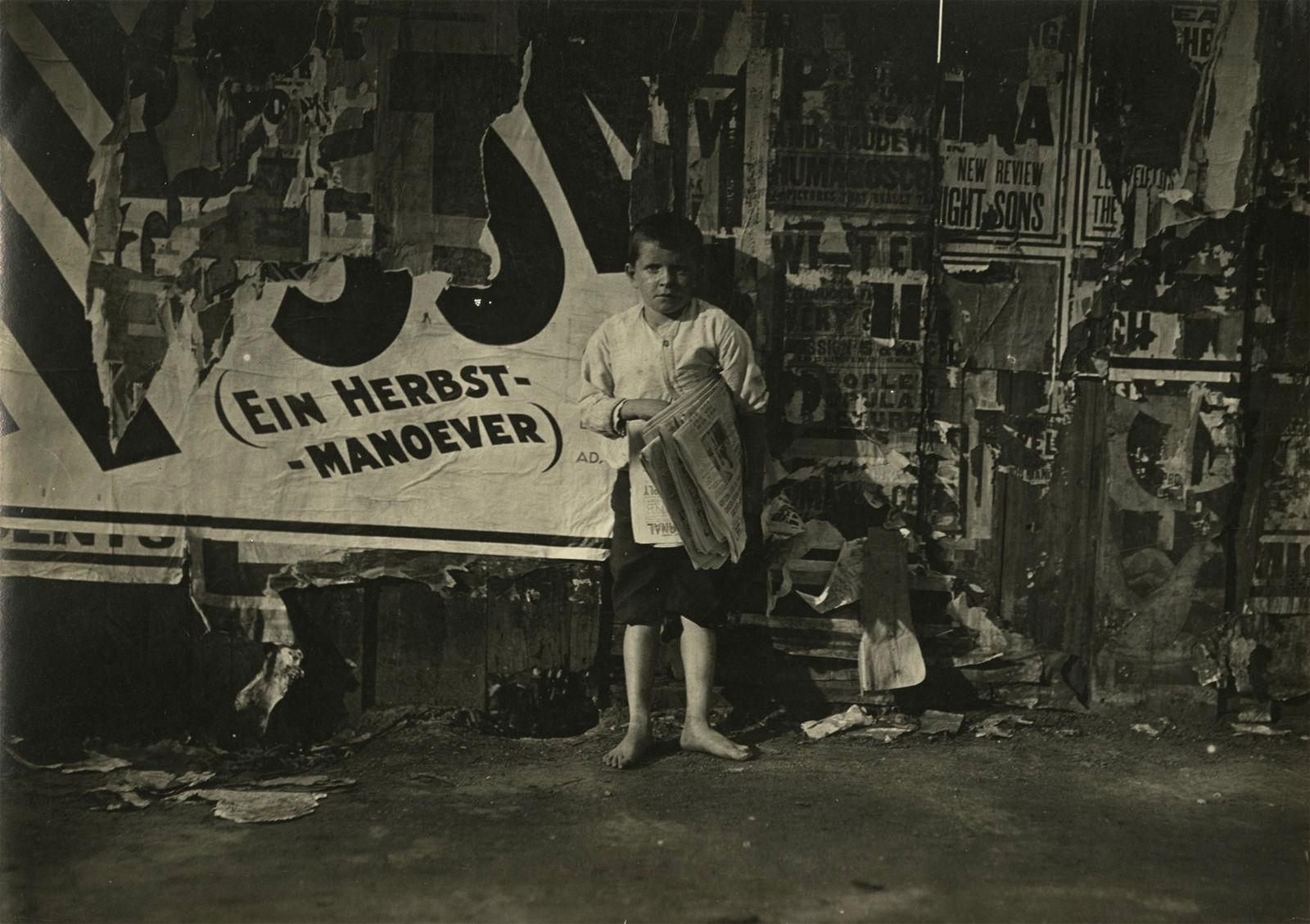 Lewis Hine, Newsboy, c.1910