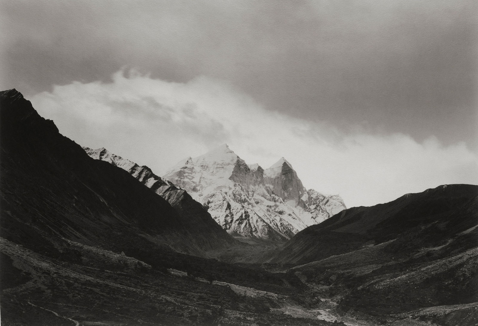 Kenro Izu, Gaumokh #327, Himachal Pradesh, India, 2009