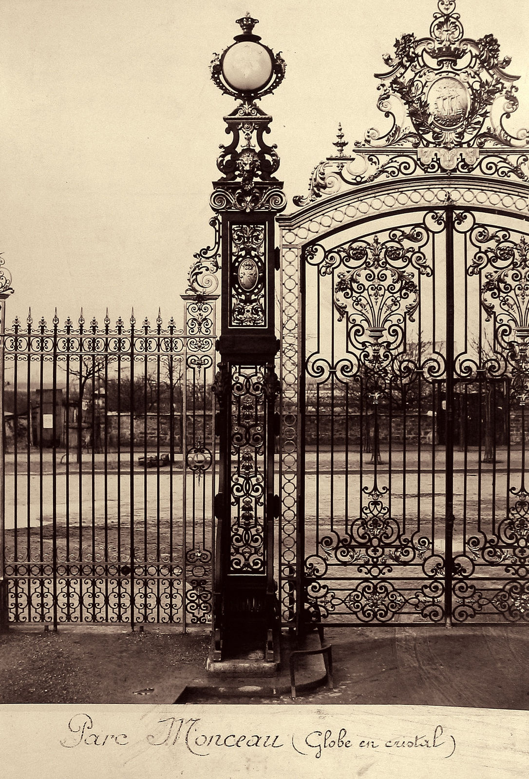 Charles Marville, Parc Monceau (Globe en cristal)m, 1865-1869