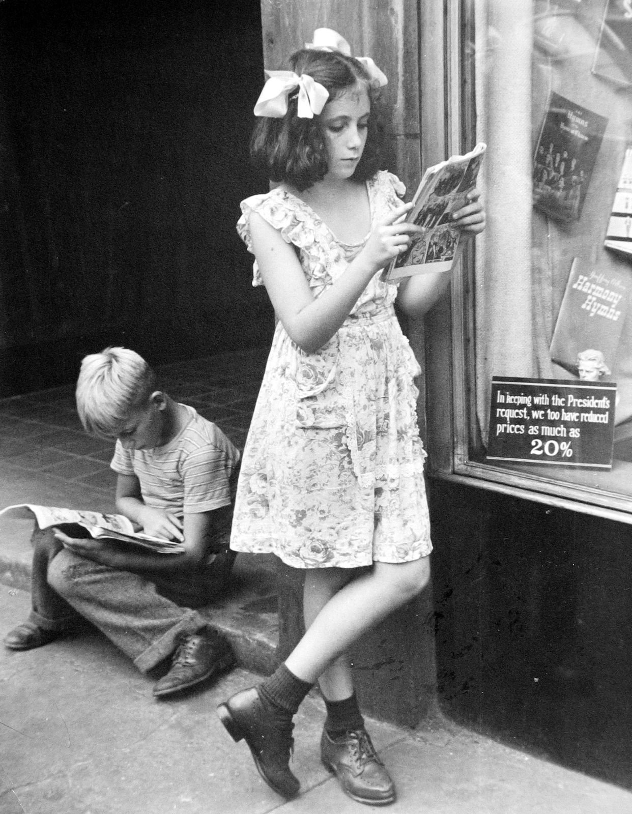 Ruth Orkin, Comic Book Readers, 1947